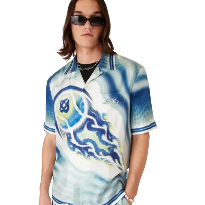 Das „Art of the Serve“-Seidenhemd mit kurzen Shorts