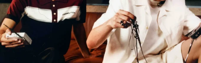 Gestreiftes Merino-Strick-Poloshirt Gestreiftes Merino-Strick-Poloshirt