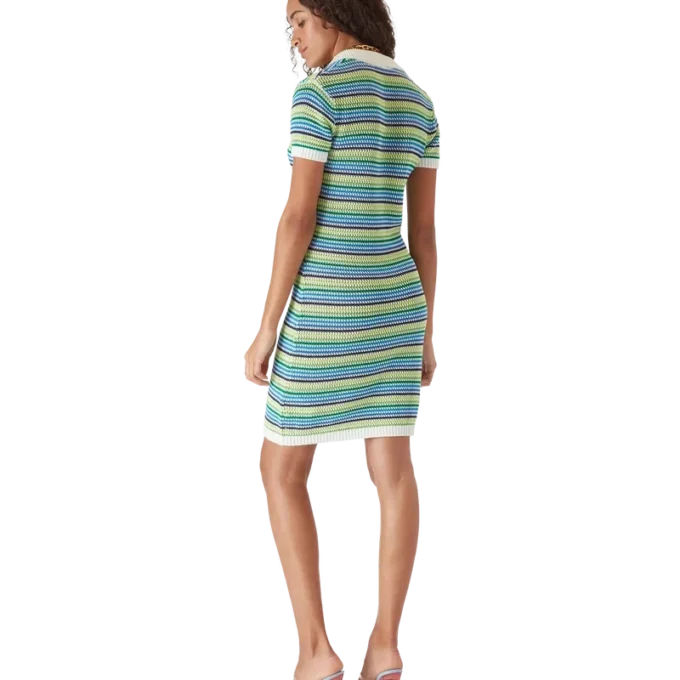 Gestreiftes Midi-Kleid mit kurzen Ärmeln Gestreiftes Midi-Kleid mit kurzen Ärmeln