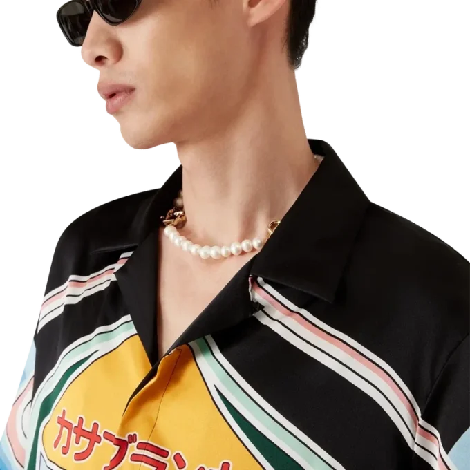 Graphic Mountain Kurzarm-Seidenhemd mit Shorts