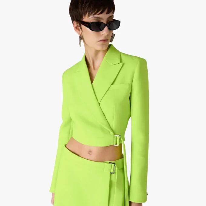 Grüne, maßgeschneiderte Jacke aus Krepp Grüne, maßgeschneiderte Jacke aus Krepp