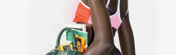 Rosa Monogram-Rash-Top mit kurzen Shorts