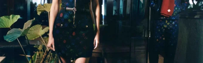 Blaue Ledertasche mit Logo Blaue Ledertasche mit Logo