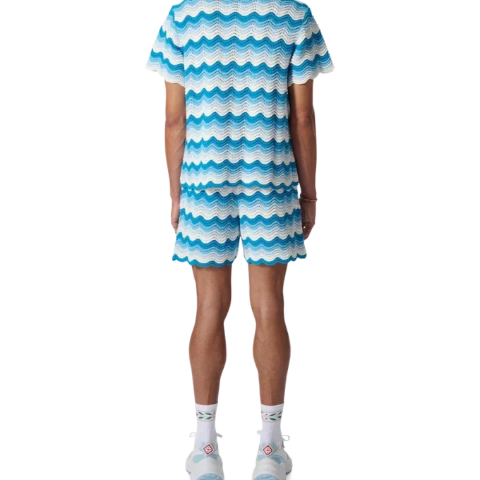 Häkelhemd mit wellenförmigem Farbverlauf