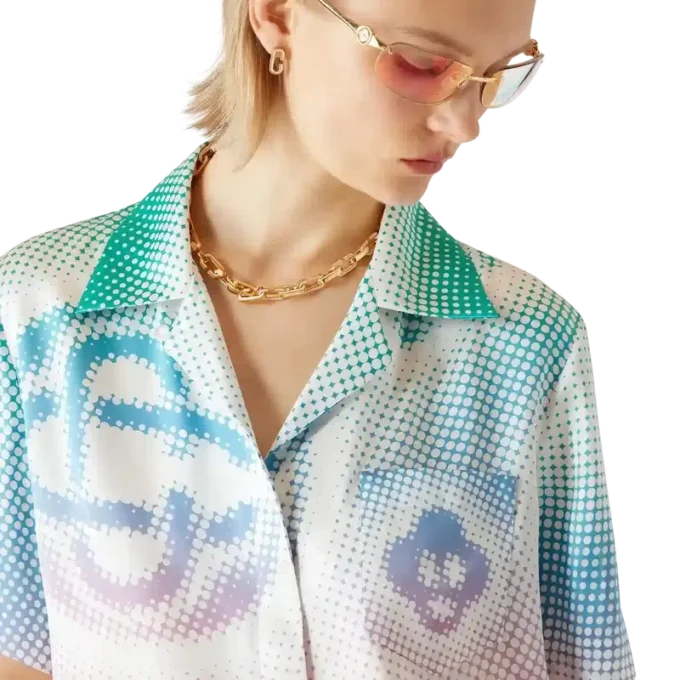 Kurzarmhemd mit Halbton-Logo und kubanischem Kragen