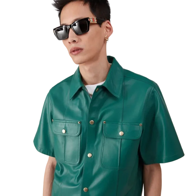 Kurzärmeliges Lederhemd mit Shorts Kurzärmeliges Lederhemd mit Shorts