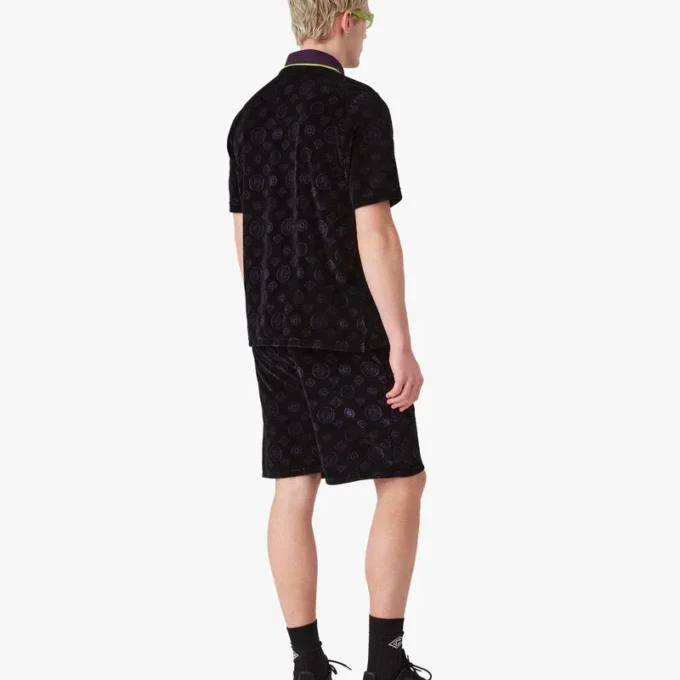 Lila Velours-Shorts mit Monogramm