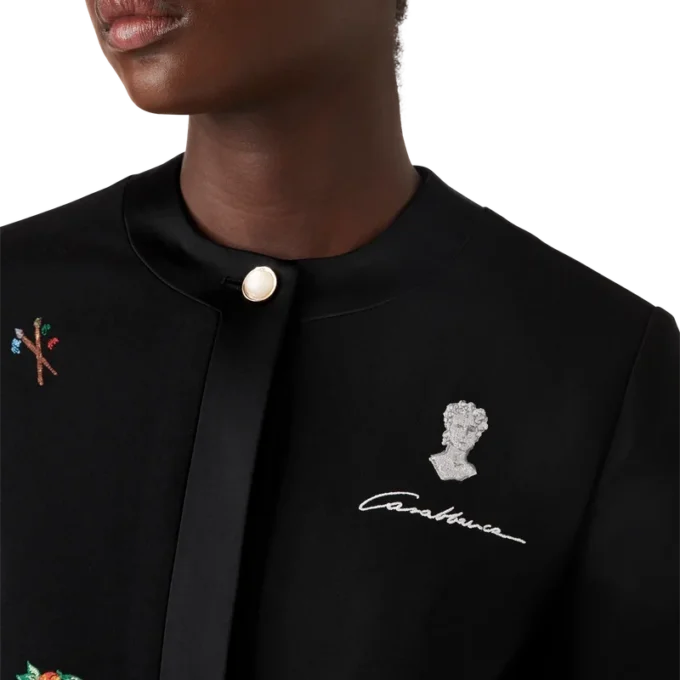 Maßgeschneiderte Jacke aus Wolle mit gesticktem Motiv