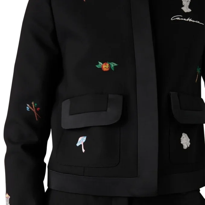 Maßgeschneiderte Jacke aus Wolle mit gesticktem Motiv