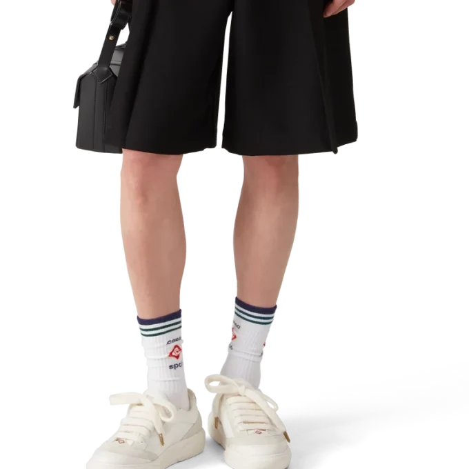 Maßgeschneiderte Shorts aus Wolle mit Falten