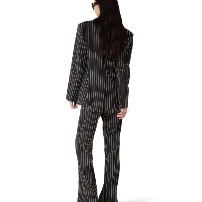 Mit Kristallen verzierte, maßgeschneiderte Jacke