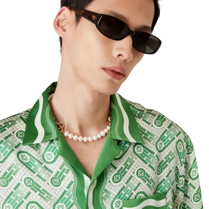 Ping-Pong-Seidenhemd mit kurzen Shorts