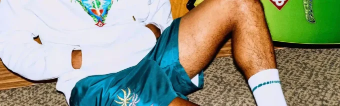 Innocence Triangle Langarm-Kapuzenpullover