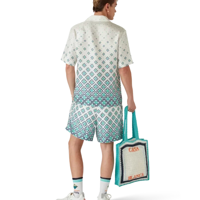 Seidenhemd mit Monogramm und Farbverlauf in Shorts-Form