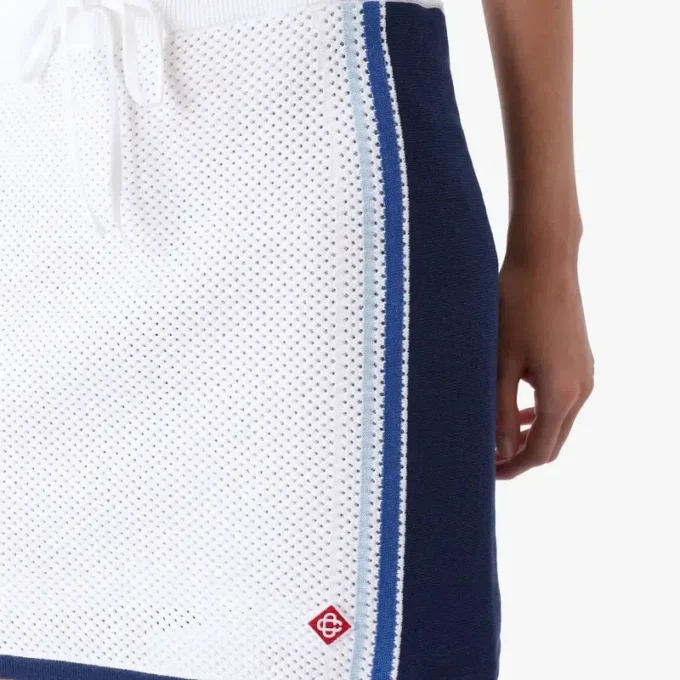 Weiß-blau gestreifter Mesh-Minirock