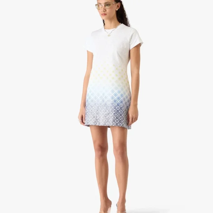 Weißes T-Shirt-Kleid mit Monogramm in Farbverlauf