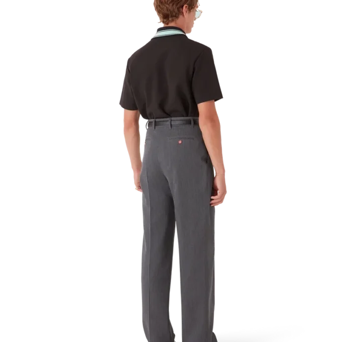 Wollhose mit Gürtelschlaufen an den Hosenbeinen